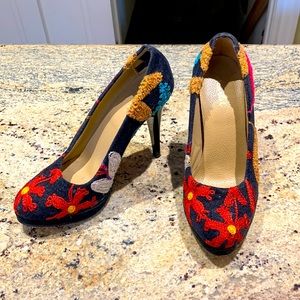 Scarlet embroidered heels made in Italy
